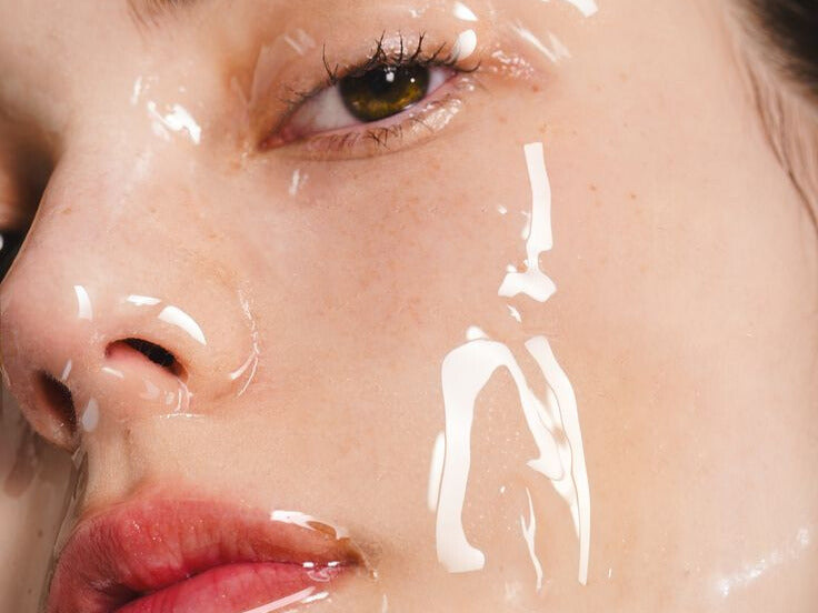 Vse kar moraš vedeti o EMS: Znanost za viralno “glass skin”